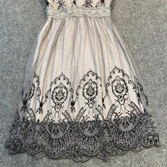 Gracia Women Medium Black White Lace Knee Length Dress Fairy Whimsy Goth Stretch - Picture 6 of 9